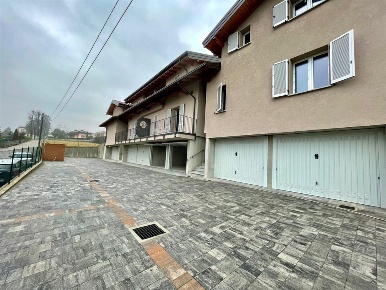 Foto Villa a schiera in Via Del Fontanone, Azzate Centro di 120 m²