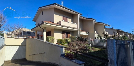 Foto Villa a schiera in Via Bindellera, Brugherio Centro di 267 m²