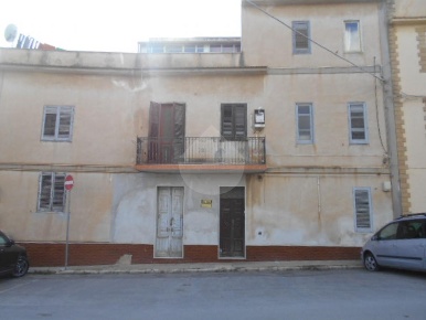 Foto Appartamento in Piazza Archimede, Castelvetrano Centro di 90 m²