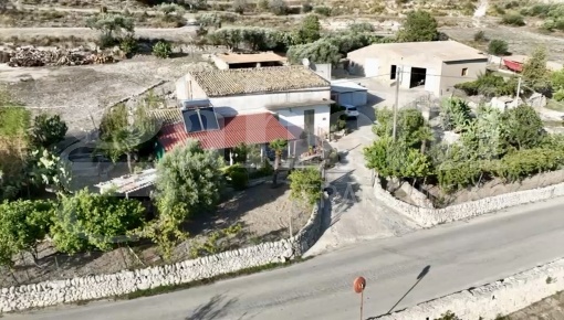 Foto Villa singola in Contrada San Giacomo snc, Ragusa di 191 m² in vendita