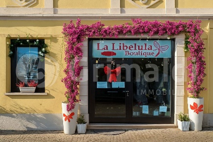 Foto Attività commerciale in Piazza Castello 6, Abbiategrasso di 32 m²