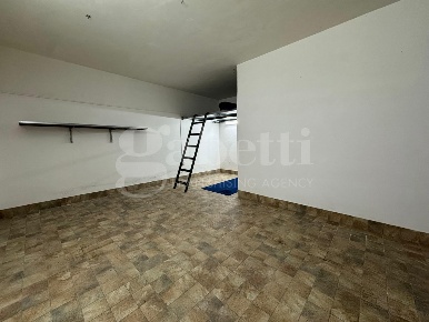 Foto Box in Via Adda 61, Marano di Napoli Centro di 25 m² con 1 locali