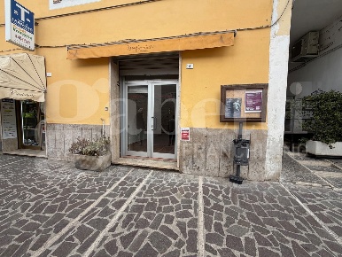 Foto Negozio in Piazza Giuseppe Garibaldi 5, Arrone Centro di 65 m²