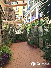 Foto Appartamento in Nicola Fornelli, Napoli Chiaia di 96 m² con 2 locali