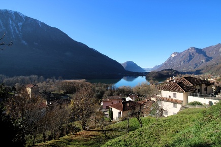 Foto Terreno residenziale in Via Elena snc, Carlazzo Centro di 4320 m²