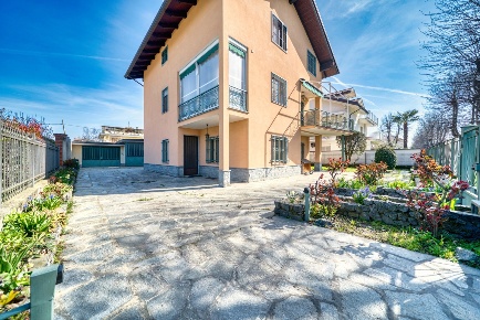 Foto Villa bifamiliare in Viale GENERALE PEROTTI 28, Beinasco Borgaretto