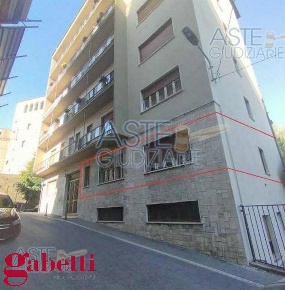 Foto Appartamento in Via Salita al Castello 2, Fossano Centro di 88 m²