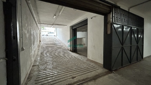 Foto Posti auto in Via Monte San Michele, Bari Poggiofranco di 680 m²