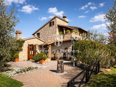 Foto Casale in Strada Provinciale 385 385, Gualdo Cattaneo di 283 m²