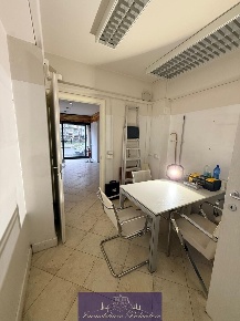 Foto Locale commerciale in Via Stefano Buonsignori, Firenze di 60 m²