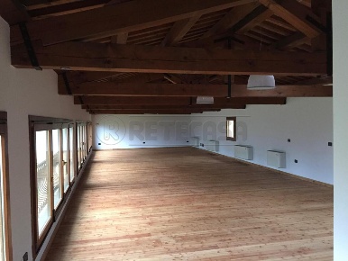 Foto Ufficio in Via Vittoria 9, Mussolente Centro di 200 m² con 3 locali