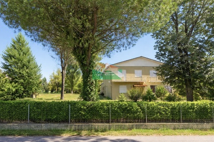 Foto Villa bifamiliare in VIA del bordone, Ravenna di 250 m² con 8 locali