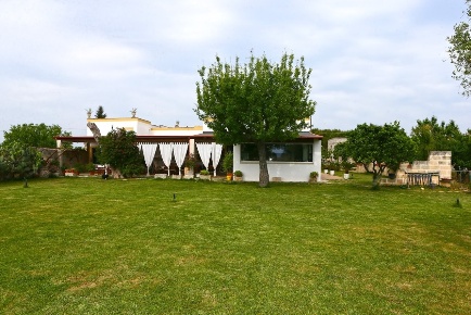 Foto Villa singola a Carpignano Salentino di 460 m² in vendita
