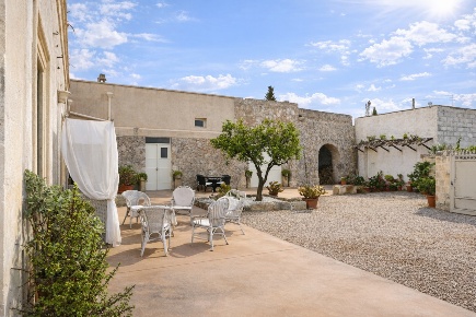 Foto Villa singola a Carpignano Salentino di 460 m² in vendita