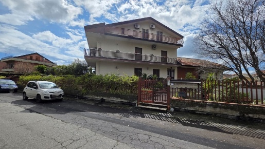 Foto Appartamento a Aci Sant'Antonio di 85 m² con 3 locali in vendita