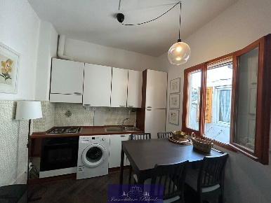 Foto Appartamento in Via di Santa Lucia, Firenze di 40 m² con 3 locali