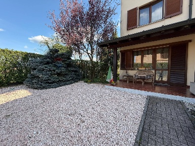 Foto Villa a schiera in vicolo sant'alessandro 4/5, Arcisate Centro