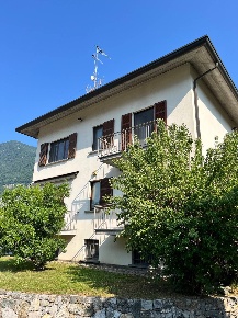 Foto Case semi ndipendenti in VIA VITTORIO VENETO 42, Canzo di 275 m²