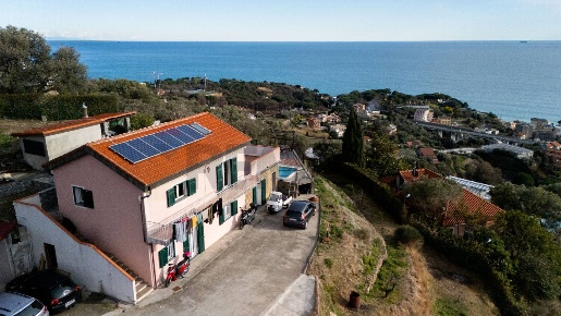 Foto Villa unifamiliare in Via Postetta 57a, Celle Ligure di 179 m²