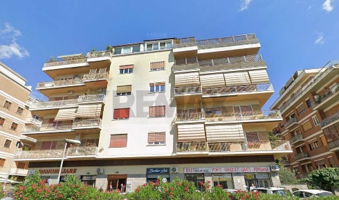 Foto Appartamento in via della pineta sacchetti 420, Roma di 138 m²