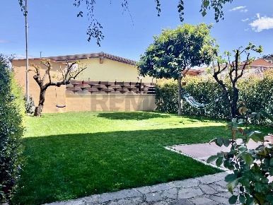 Foto Appartamento in Via Giuseppe Lombardo Radice 19, Roma Casal Palocco