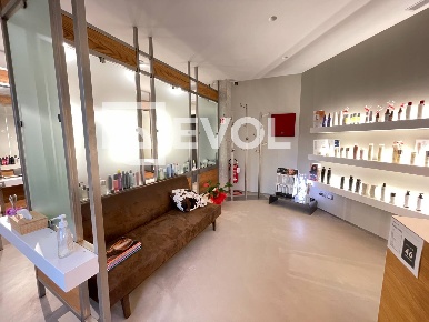 Foto Locale commerciale in via Francesco Tomadini 64, Udine Teatro di 90 m²