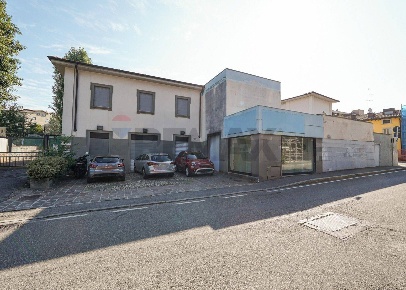 Foto Magazzino a Bergamo Malpensata di 935 m² con 18 locali in vendita