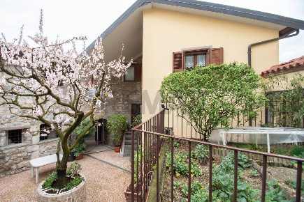 Foto Rustico in Via Siviano 169, Monte Isola Siviano di 228 m² con 5 locali