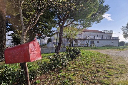 Foto Rustico in Via Fabbrici & Ville 69, Senigallia di 258 m² con 9 locali
