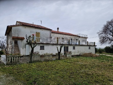 Foto Rustico in Via Fabbrici & Ville 69, Senigallia di 258 m² con 9 locali