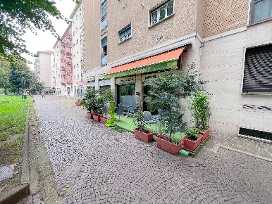 Foto Bar in Via Livigno 6, Milano Dergano di 70 m² con 3 locali in vendita