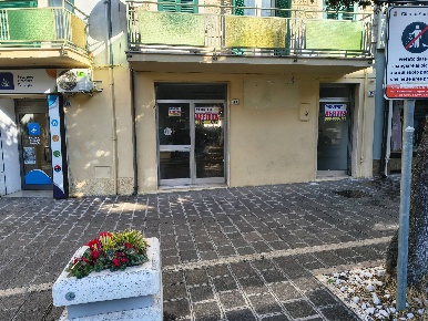 Foto Locale commerciale a Pianella di 115 m² con 1 locali in affitto