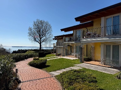 Foto Appartamento in Via Giovanni Pascoli 18, Manerba del Garda di 90 m²
