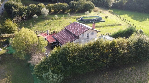 Foto Agriturismo a Solto Collina Piangaiano di 400 m² in vendita