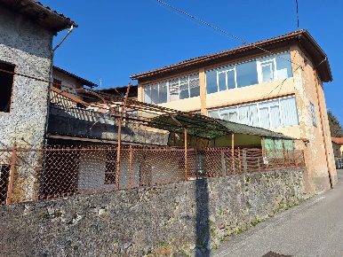 Foto Casa indipendente a Sovere Centro di 200 m² con 8 locali in vendita