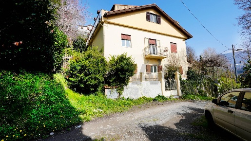 Foto Casa indipendente in Via Marconi, Mignanego Ponterosso di 276 m²