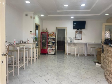 Foto Locale commerciale in via Antonio Gramsci 18, Torre del Greco di 53 m²