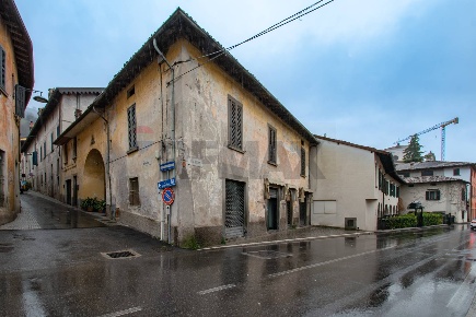 Foto Case semi ndipendenti in Via Roma 13, Sale Marasino Centro di 254 m²