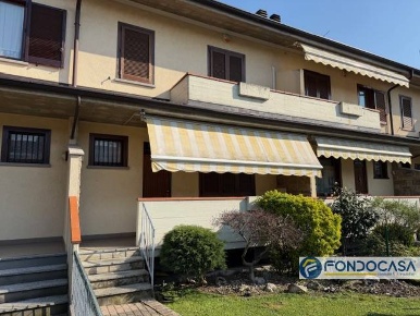 Foto Villa a schiera a Palazzolo sull'Oglio Centro di 210 m² con 6 locali