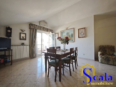 Foto Appartamento in viale kennedy, Curti di 156 m² con 4 locali in vendita