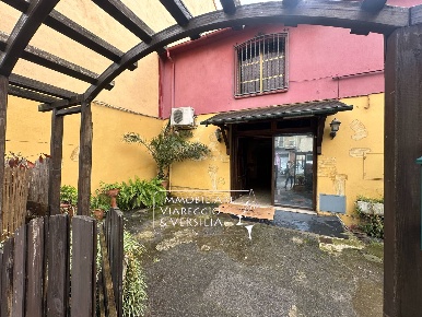 Foto Negozio a Viareggio Centro di 240 m² con 3 locali in affitto