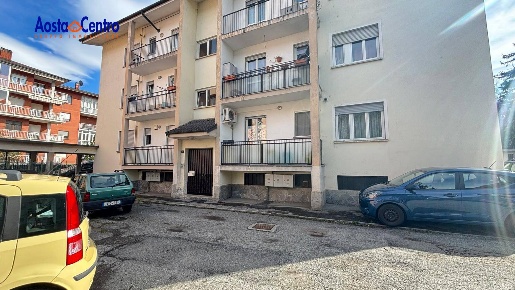 Foto Appartamento in Via Buthier 15, Aosta Centro di 120 m² con 4 locali