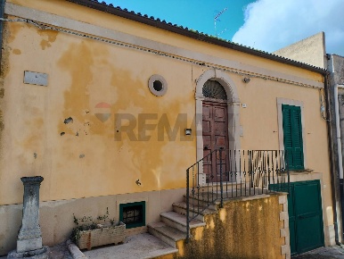 Foto Casa indipendente in via Gioeni 12/14, Chiaramonte Gulfi Centro