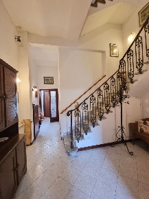 Foto Villa a schiera a Viareggio Centro di 155 m² con 6 locali in vendita