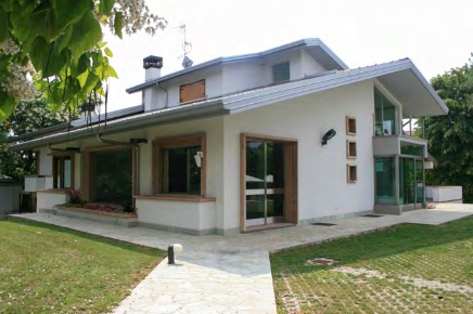 Foto Villa unifamiliare a Corbetta Semicentro, Isola di 575 m² in vendita