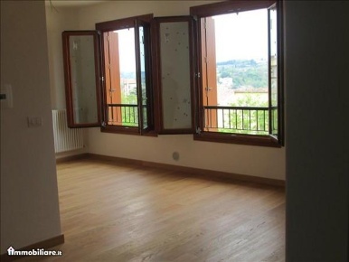 Foto Appartamento a Siena Ovile - San Francesco di 60 m² con 3 locali