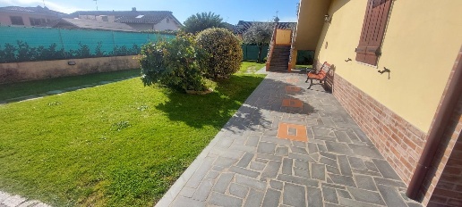 Foto Villa bifamiliare a Massa Romagnano di 180 m² con 8 locali in vendita