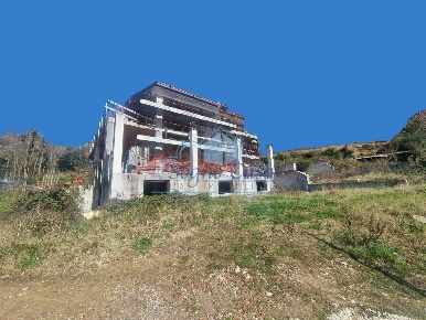 Foto Villa unifamiliare a Luni Casano Dogana Isola di 350 m² con 15 locali