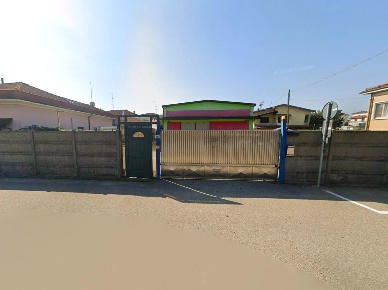 Foto Capannone industriale a Busto Arsizio Centro di 688 m² con 1 locali