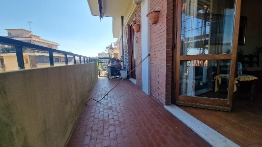 Foto Appartamento a Carrara Avenza di 92 m² con 5 locali in vendita